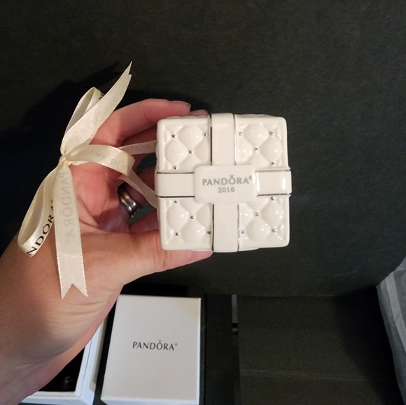 2016 Pandora cermaic ornament charm box - Picture 3 of 3